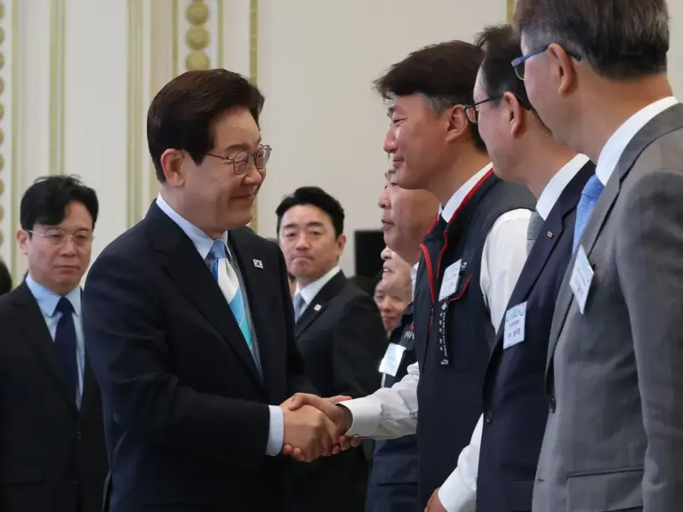 여론 조사 — KR news
